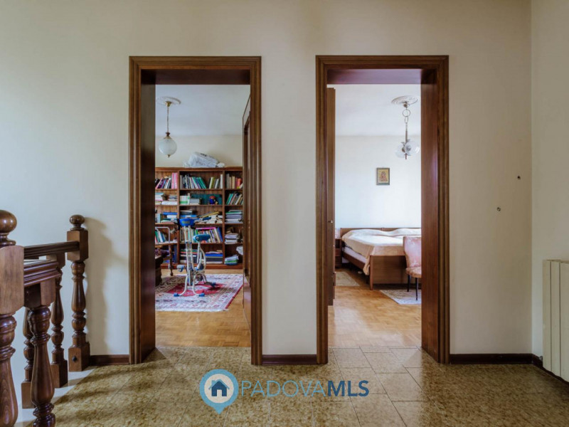 Immobile in esclusiva al Gruppo Padova MLS
Immersa nel verde ma comodamente vicina al centro del ...