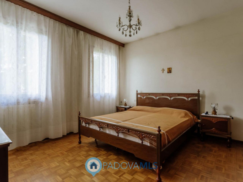 Immobile in esclusiva al Gruppo Padova MLS
Immersa nel verde ma comodamente vicina al centro del ...