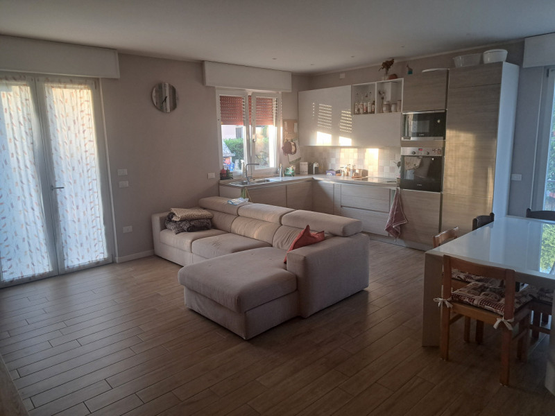 Scopri il tuo nuovo rifugio nel cuore di Montecchio Maggiore! Situato in una delle zone residenzi...