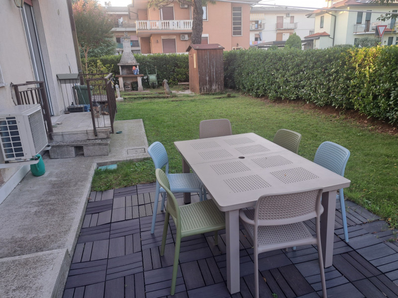 Scopri il tuo nuovo rifugio nel cuore di Montecchio Maggiore! Situato in una delle zone residenzi...