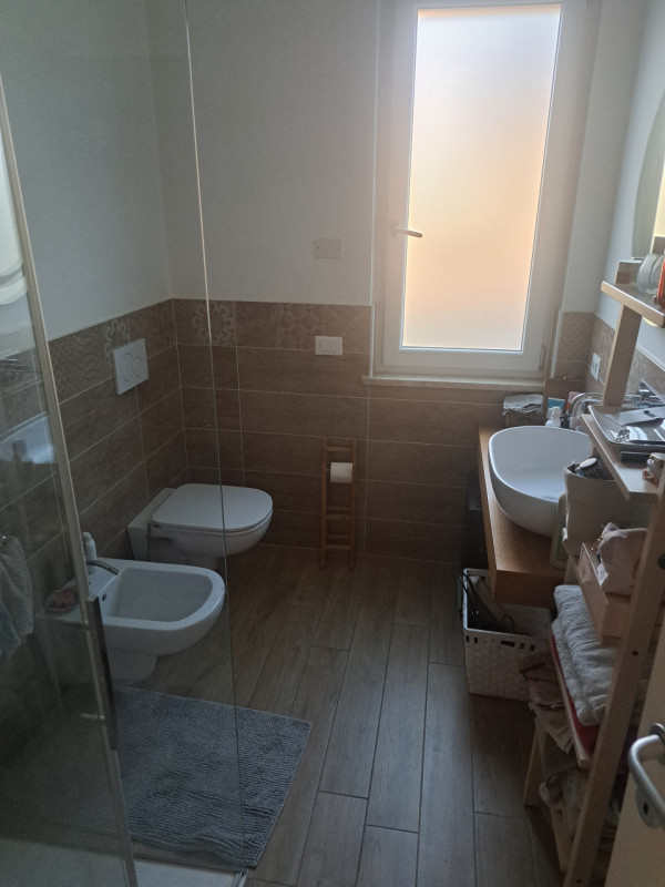 Scopri il tuo nuovo rifugio nel cuore di Montecchio Maggiore! Situato in una delle zone residenzi...