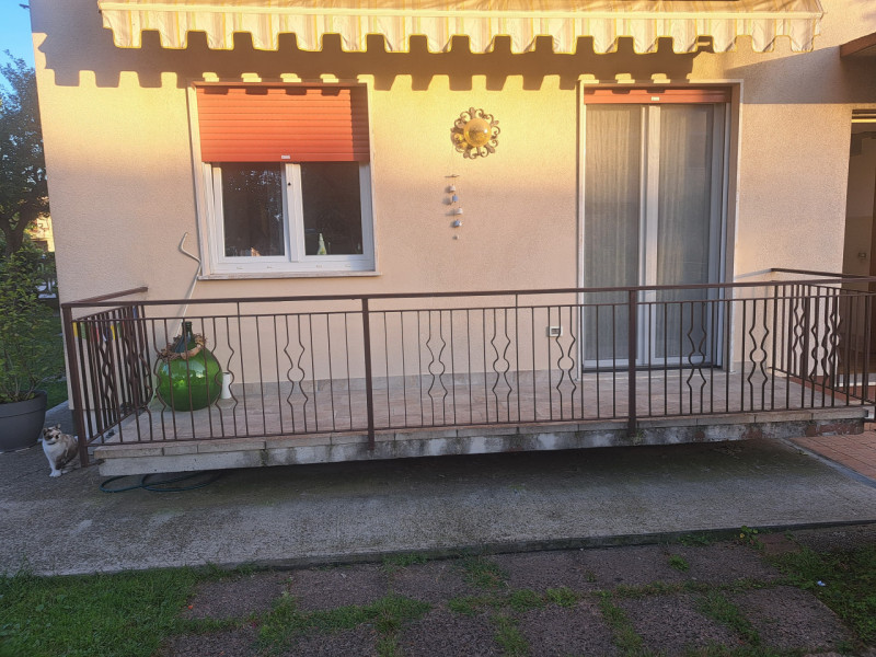 Scopri il tuo nuovo rifugio nel cuore di Montecchio Maggiore! Situato in una delle zone residenzi...