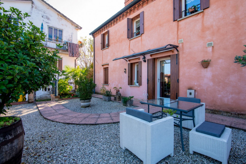 Ad Arlesega, una tranquilla e ben collegata frazione del comune di Mestrino, proponiamo in vendit...