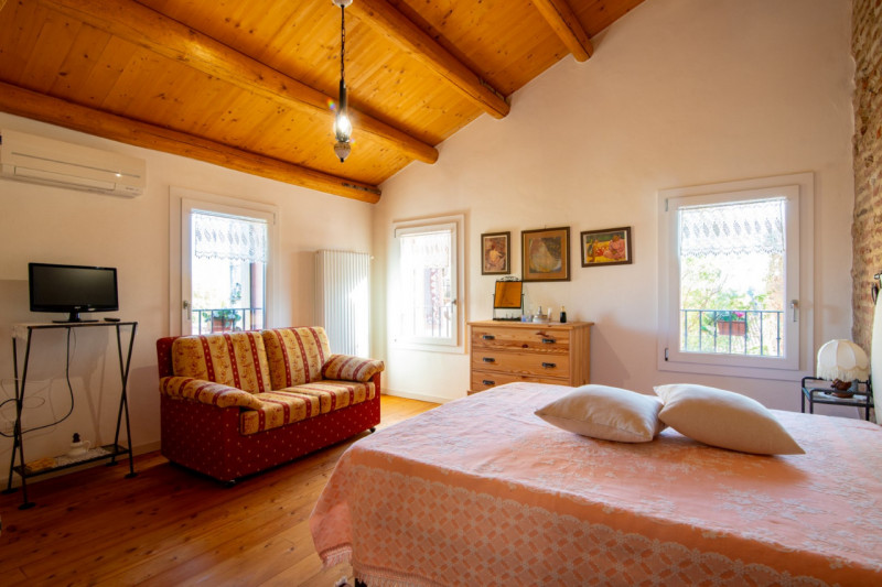 Ad Arlesega, una tranquilla e ben collegata frazione del comune di Mestrino, proponiamo in vendit...