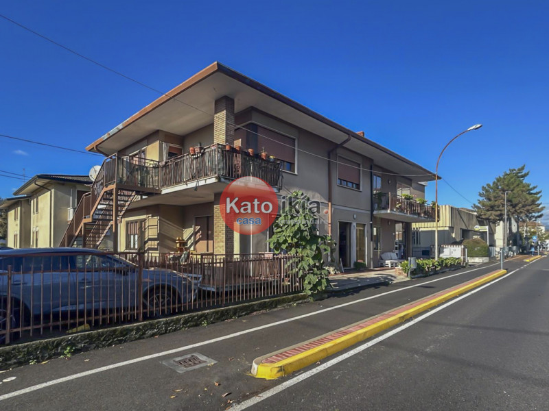 In posizione strategica nel cuore di Montecchio Maggiore, proponiamo in vendita intero fabbricato...