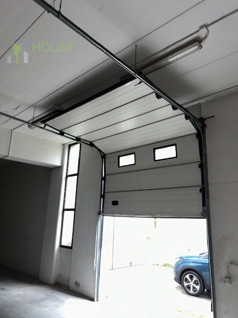 MALO-LOCALITA' MOLINA: CAPANNONE ARTIGIANALE di 400 mq circa + AMPIO GARAGE di 80 mq, con impiant...