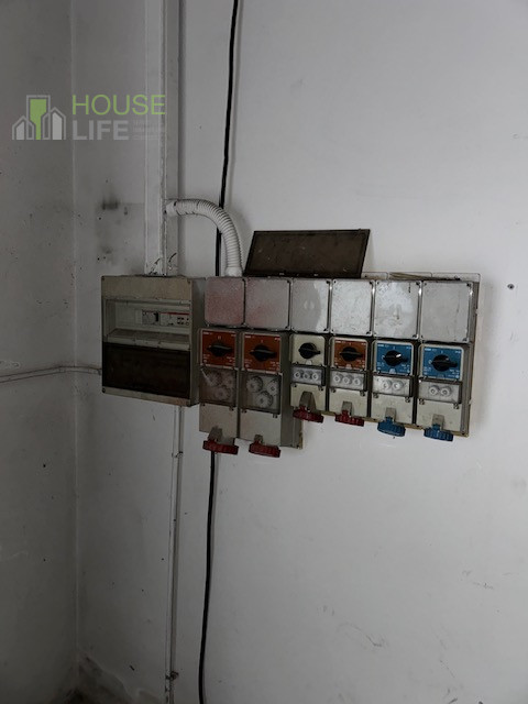 MALO-LOCALITA' MOLINA: CAPANNONE ARTIGIANALE di 400 mq circa + AMPIO GARAGE di 80 mq, con impiant...