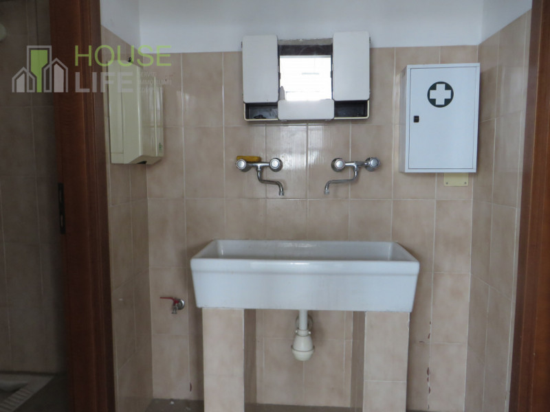 MALO-LOCALITA' MOLINA: CAPANNONE ARTIGIANALE di 400 mq circa + AMPIO GARAGE di 80 mq, con impiant...