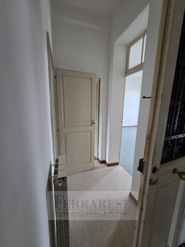 - ASTA IMMOBILIARE - PADOVA, Via Volturno, APPARTAMENTO al piano primo su fabbricato con cortile ...