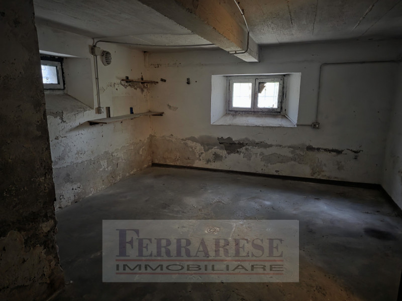 - ASTA IMMOBILIARE - PADOVA, Via Volturno, APPARTAMENTO al piano primo su fabbricato con cortile ...