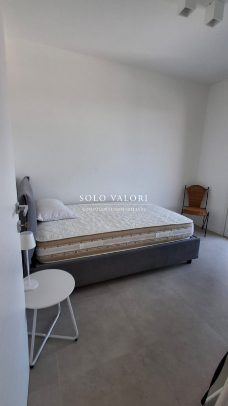 Scopri questo incantevole appartamento trilocale situato nel cuore di Jesolo, precisamente in Pia...