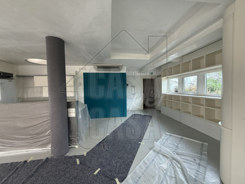 Scopri un'opportunità unica nel centro storico di Padova: un attico esclusivo di ben 250 mq, situ...