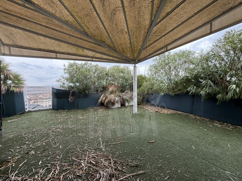 Scopri un'opportunità unica nel centro storico di Padova: un attico esclusivo di ben 250 mq, situ...