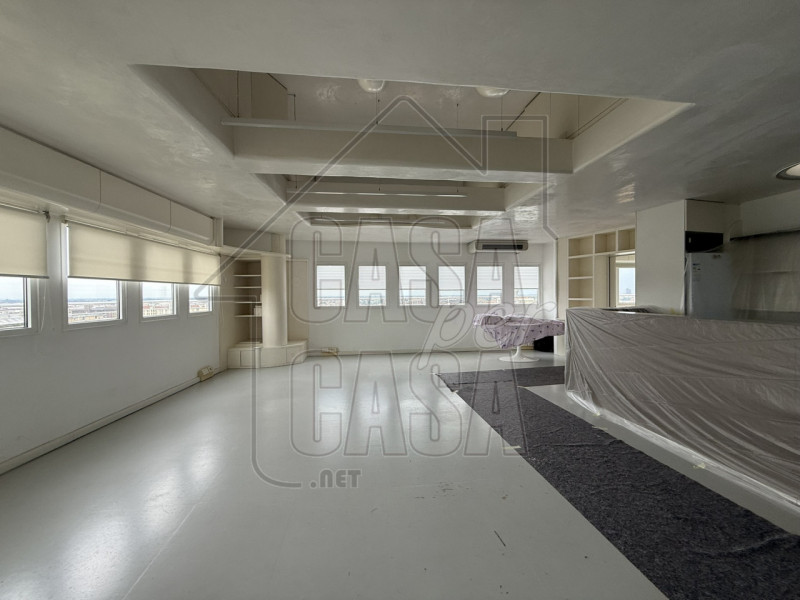 Scopri un'opportunità unica nel centro storico di Padova: un attico esclusivo di ben 250 mq, situ...