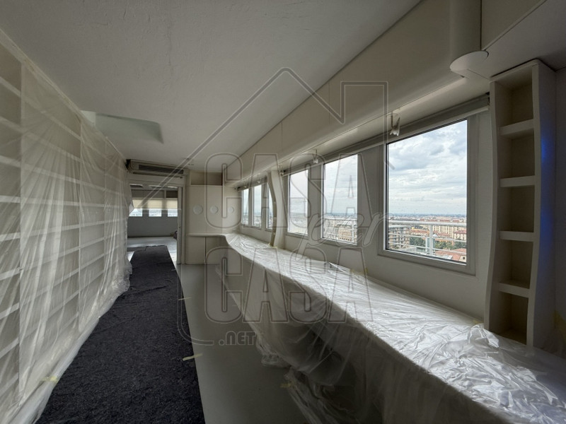 Scopri un'opportunità unica nel centro storico di Padova: un attico esclusivo di ben 250 mq, situ...