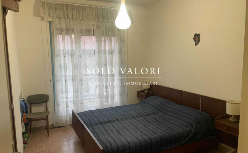 Scopri il tuo nuovo rifugio al mare! Situato nel cuore di Jesolo, precisamente nella rinomata zon...