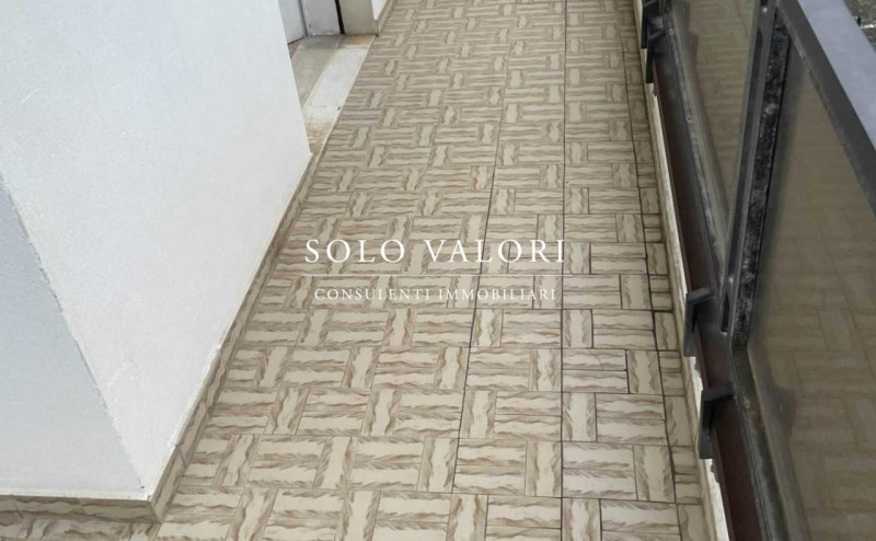 Scopri il tuo nuovo rifugio al mare! Situato nel cuore di Jesolo, precisamente nella rinomata zon...