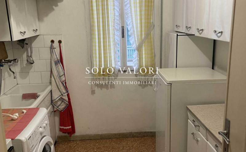 Scopri il tuo nuovo rifugio al mare! Situato nel cuore di Jesolo, precisamente nella rinomata zon...