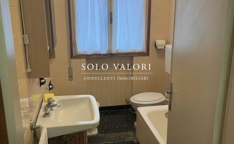 Scopri il tuo nuovo rifugio al mare! Situato nel cuore di Jesolo, precisamente nella rinomata zon...