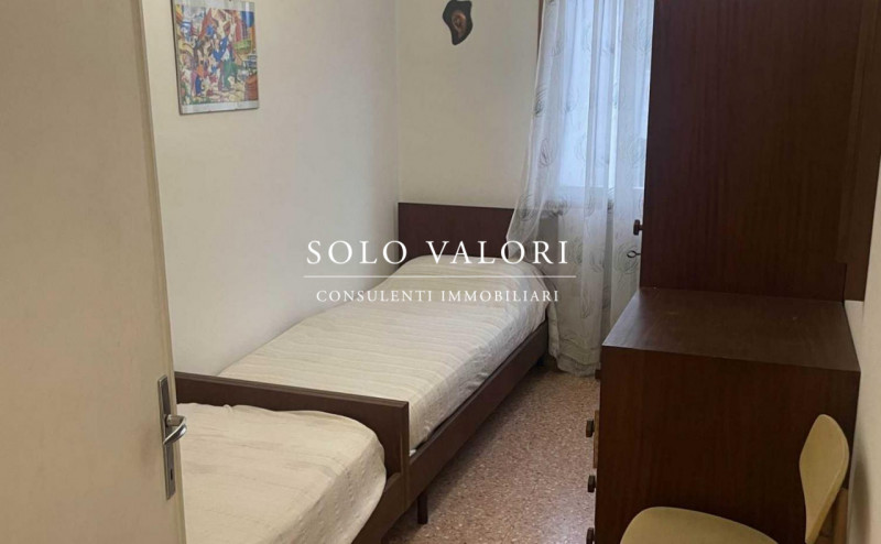 Scopri il tuo nuovo rifugio al mare! Situato nel cuore di Jesolo, precisamente nella rinomata zon...