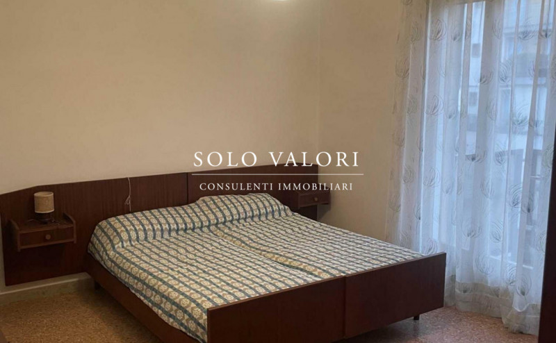 Scopri il tuo nuovo rifugio al mare! Situato nel cuore di Jesolo, precisamente nella rinomata zon...