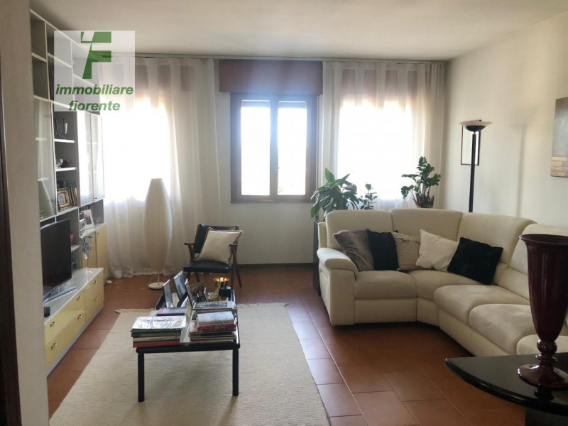 AFFITTASI...IN PICCOLA PALAZZINA DI SOLE 6 UNITA'...AL 2° ED ULTIMO PIANO...ESPOSTO SU 3 LATI. NO...