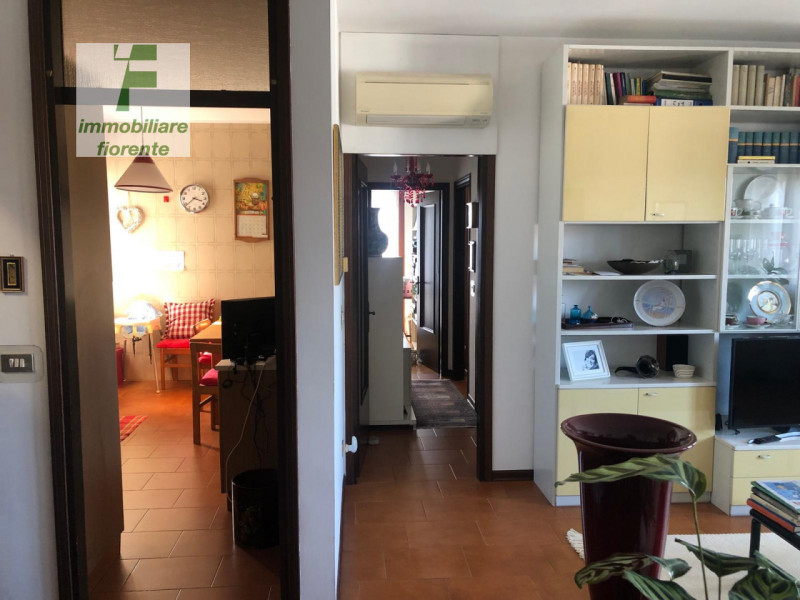 AFFITTASI...IN PICCOLA PALAZZINA DI SOLE 6 UNITA'...AL 2° ED ULTIMO PIANO...ESPOSTO SU 3 LATI. NO...