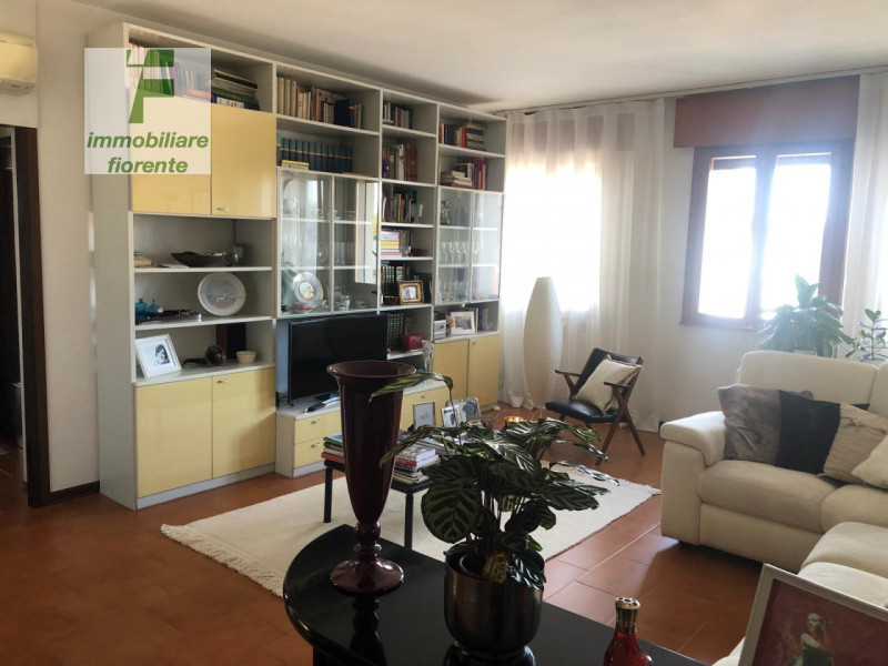 AFFITTASI...IN PICCOLA PALAZZINA DI SOLE 6 UNITA'...AL 2° ED ULTIMO PIANO...ESPOSTO SU 3 LATI. NO...