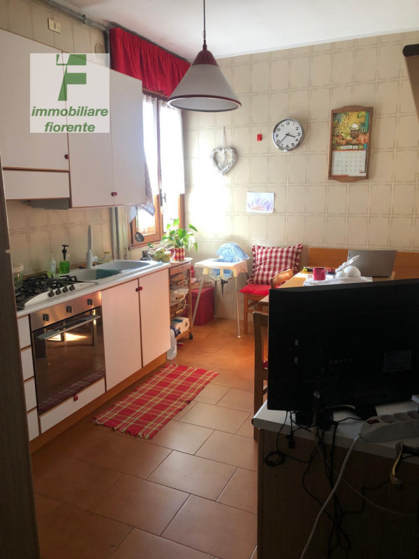 AFFITTASI...IN PICCOLA PALAZZINA DI SOLE 6 UNITA'...AL 2° ED ULTIMO PIANO...ESPOSTO SU 3 LATI. NO...