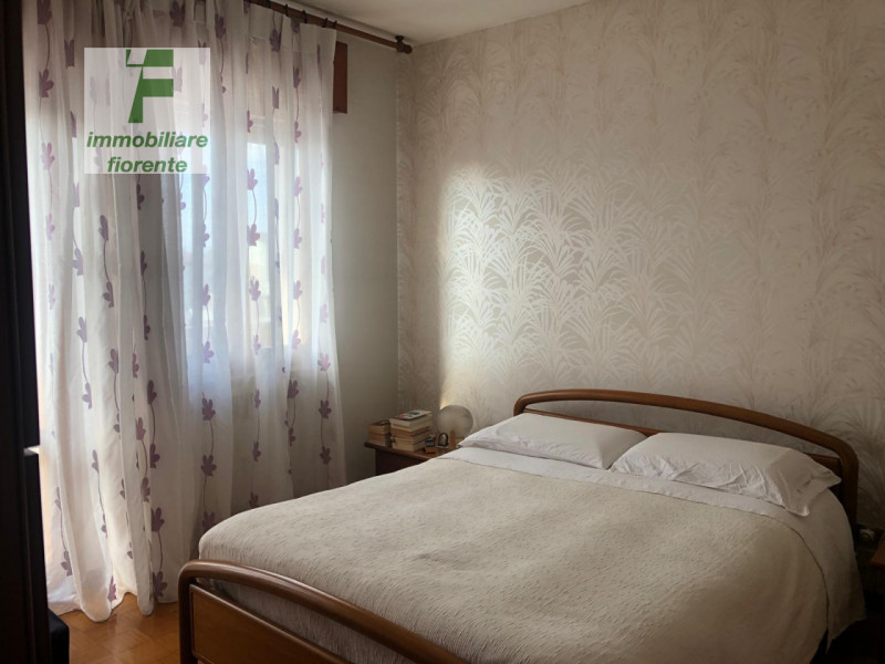 AFFITTASI...IN PICCOLA PALAZZINA DI SOLE 6 UNITA'...AL 2° ED ULTIMO PIANO...ESPOSTO SU 3 LATI. NO...