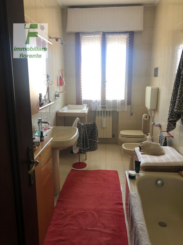 AFFITTASI...IN PICCOLA PALAZZINA DI SOLE 6 UNITA'...AL 2° ED ULTIMO PIANO...ESPOSTO SU 3 LATI. NO...