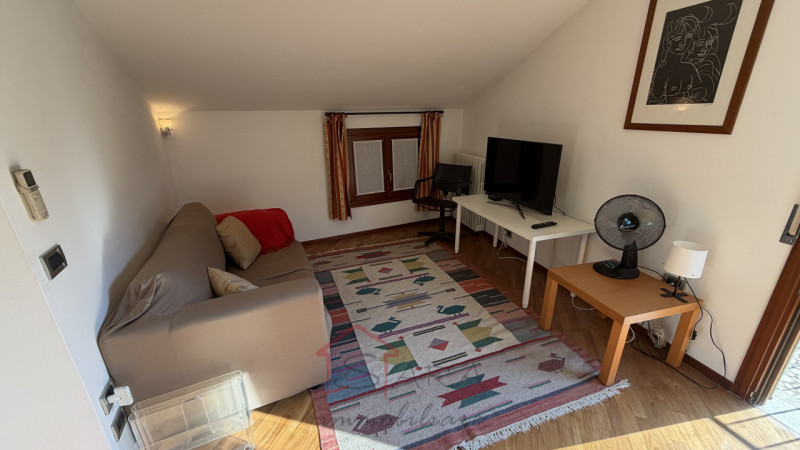 PADOVA - Centro storico ZONA DUOMO - GHETTO

Appartamento mansardato LUMINOSO E PANORAMICO sito a...