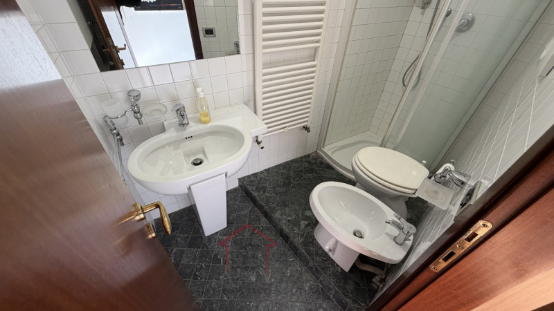 PADOVA - Centro storico ZONA DUOMO - GHETTO

Appartamento mansardato LUMINOSO E PANORAMICO sito a...