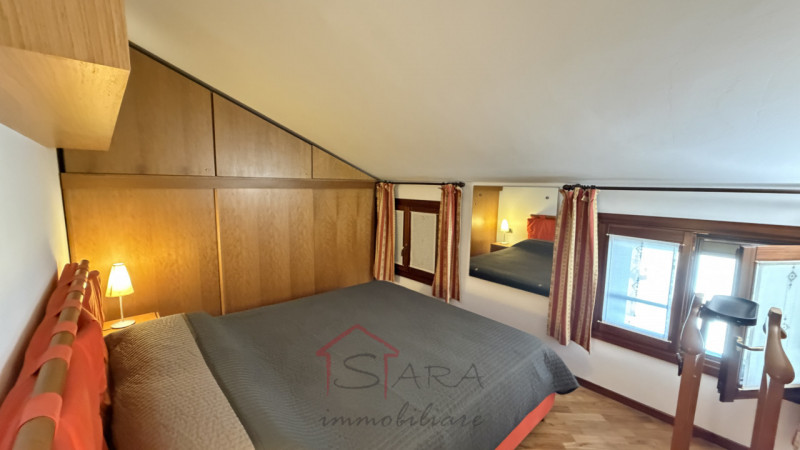 PADOVA - Centro storico ZONA DUOMO - GHETTO

Appartamento mansardato LUMINOSO E PANORAMICO sito a...