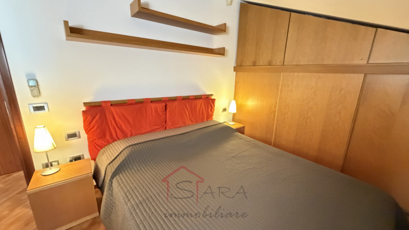 PADOVA - Centro storico ZONA DUOMO - GHETTO

Appartamento mansardato LUMINOSO E PANORAMICO sito a...