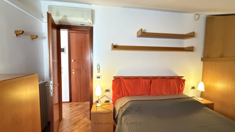 PADOVA - Centro storico ZONA DUOMO - GHETTO

Appartamento mansardato LUMINOSO E PANORAMICO sito a...