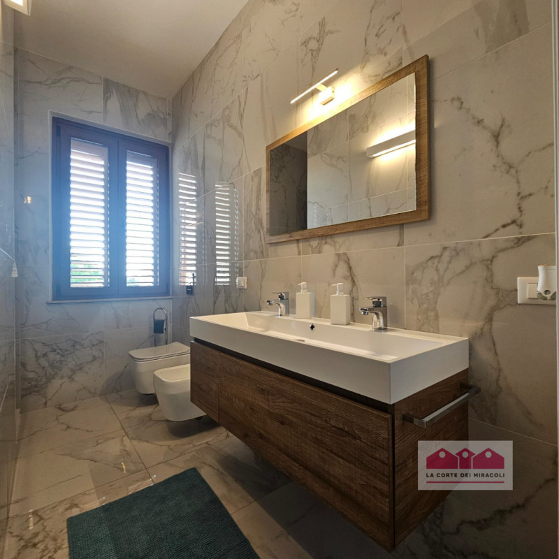 FAVIGNANA CENTRO: SPLENDIDO ATTICO TRICAMERE CON TERRAZZA PANORAMICA, COMPLETAMENTE RISTRUTTURATO...