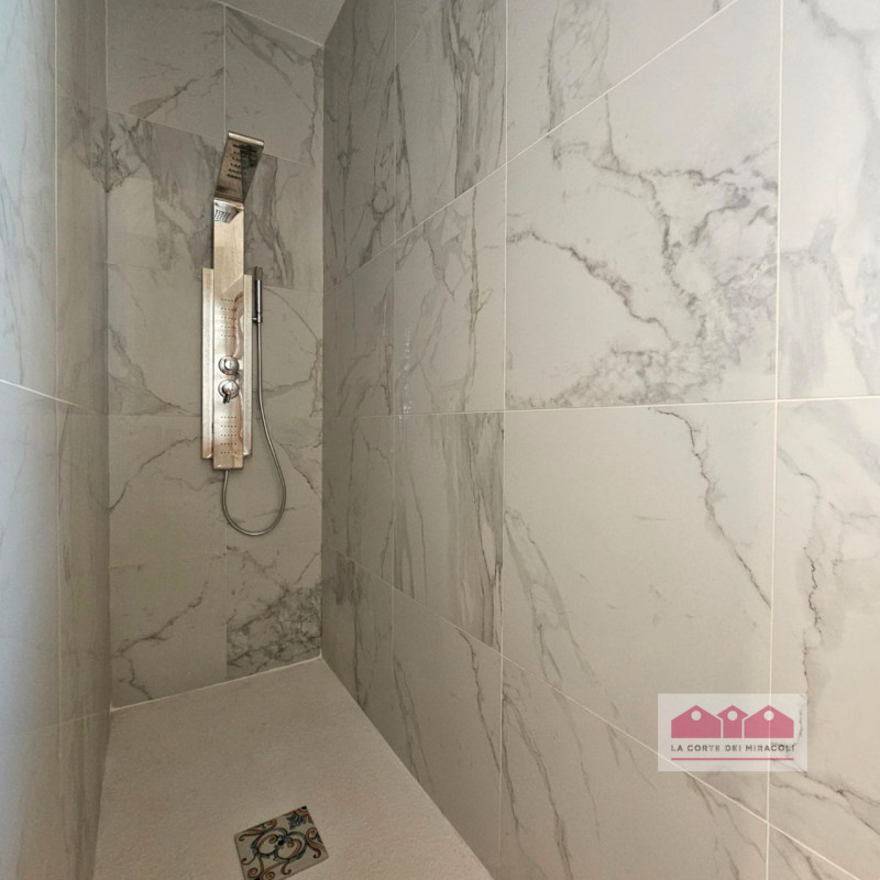 FAVIGNANA CENTRO: SPLENDIDO ATTICO TRICAMERE CON TERRAZZA PANORAMICA, COMPLETAMENTE RISTRUTTURATO...