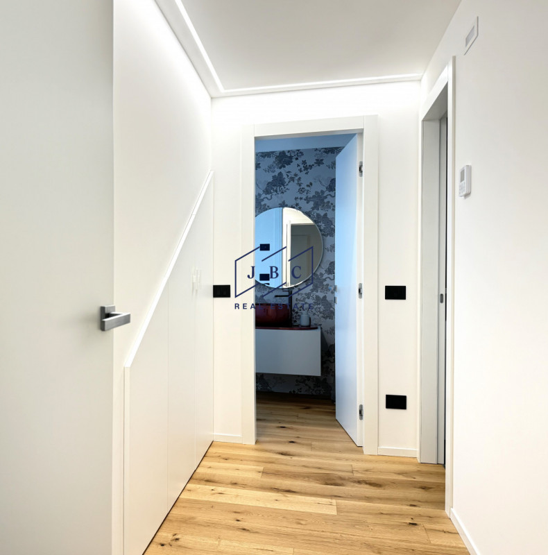 Benvenuti nella vostra nuova casa a pochi minuti dal centro di Oderzo, un luogo dove comfort e mo...