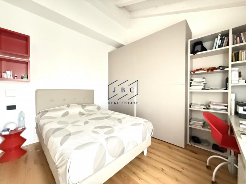 Benvenuti nella vostra nuova casa a pochi minuti dal centro di Oderzo, un luogo dove comfort e mo...