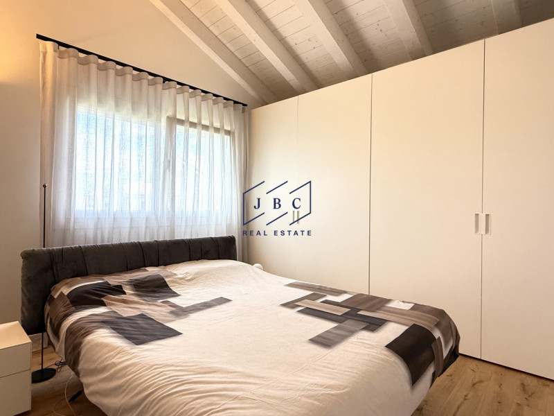 Benvenuti nella vostra nuova casa a pochi minuti dal centro di Oderzo, un luogo dove comfort e mo...