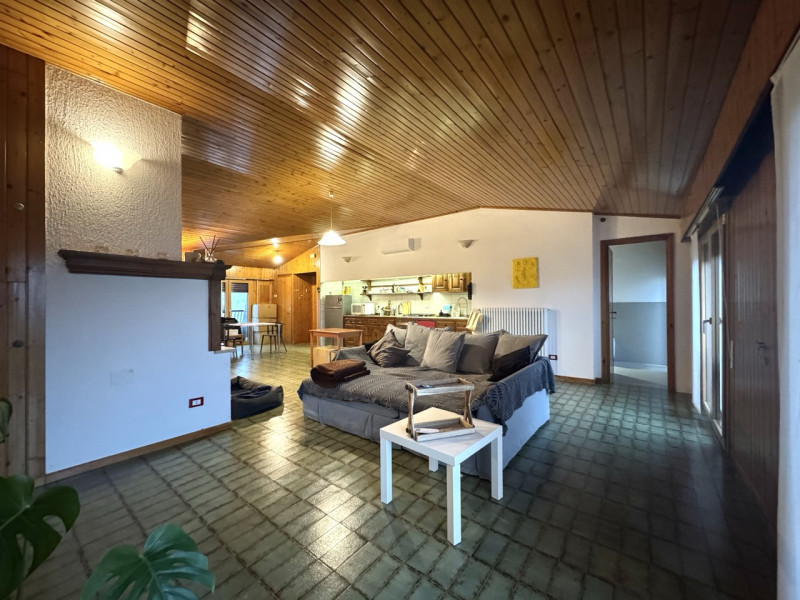 AMPIO BICAMERE PARZIALMENTE ARREDATO 

Solo persone referenziate con lavoro a tempo indeterminato...