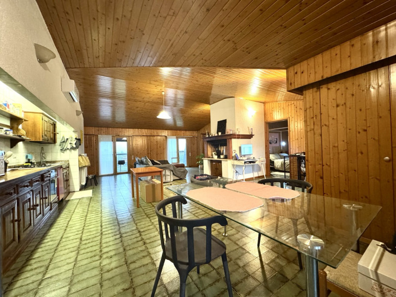 AMPIO BICAMERE PARZIALMENTE ARREDATO 

Solo persone referenziate con lavoro a tempo indeterminato...