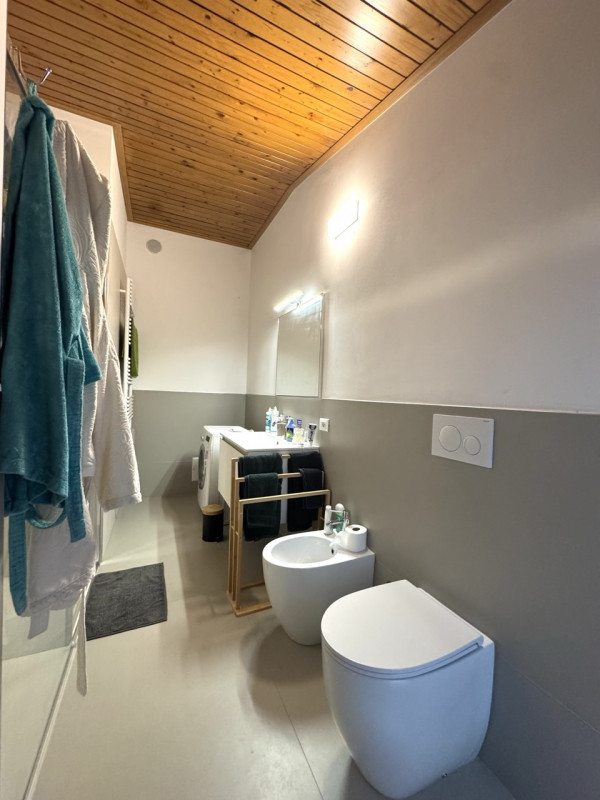 AMPIO BICAMERE PARZIALMENTE ARREDATO 

Solo persone referenziate con lavoro a tempo indeterminato...