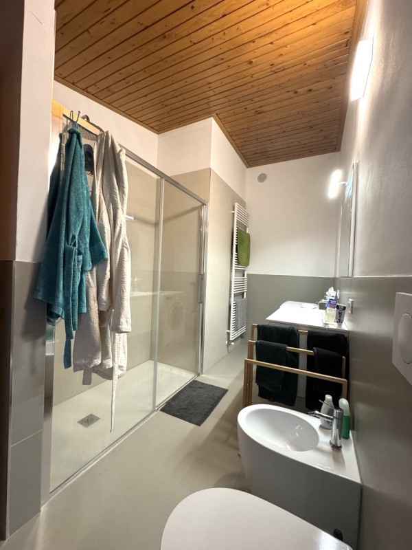 AMPIO BICAMERE PARZIALMENTE ARREDATO 

Solo persone referenziate con lavoro a tempo indeterminato...