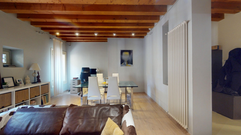 In zona San felice, a breve distanza da tutti i servizi essenziali quali farmacia, supermercati, ...