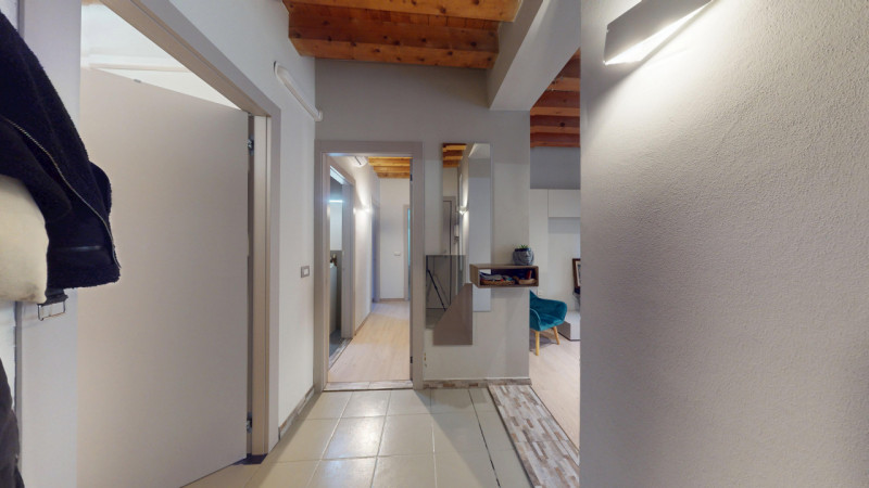 In zona San felice, a breve distanza da tutti i servizi essenziali quali farmacia, supermercati, ...