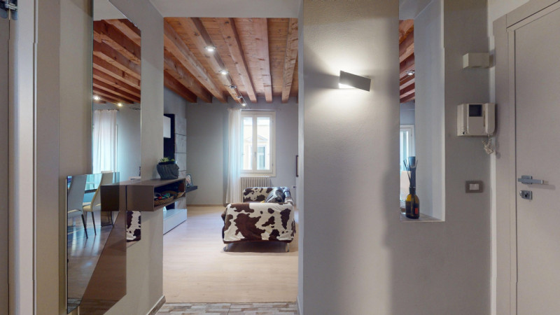 In zona San felice, a breve distanza da tutti i servizi essenziali quali farmacia, supermercati, ...