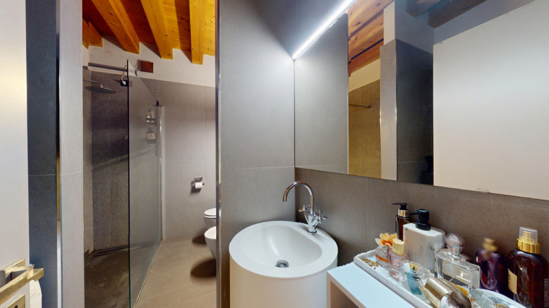 In zona San felice, a breve distanza da tutti i servizi essenziali quali farmacia, supermercati, ...