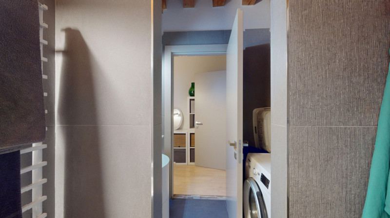 In zona San felice, a breve distanza da tutti i servizi essenziali quali farmacia, supermercati, ...